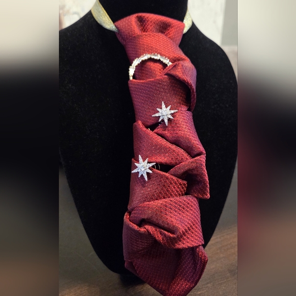 CUSTOM TIE-NECKLACE